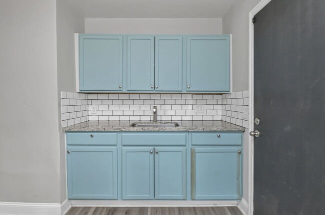 Building Photo - Cozy 2 Bedroom Home with Large Yard | Move-In Ready