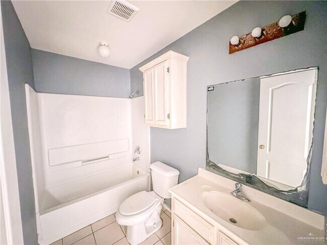 Building Photo - 13 Redbud Ave