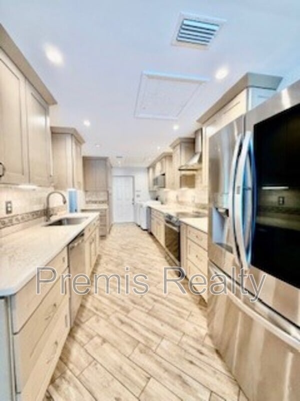 Building Photo - 1770 Braxton Bragg Ln