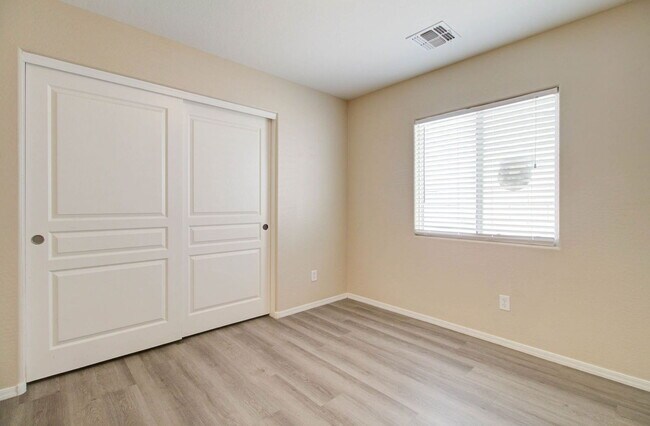Building Photo - 41375 W Cahill Dr