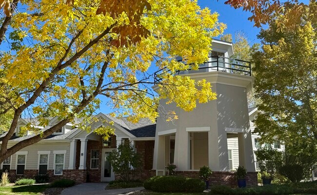 Building Photo - 1011 S Valentia St