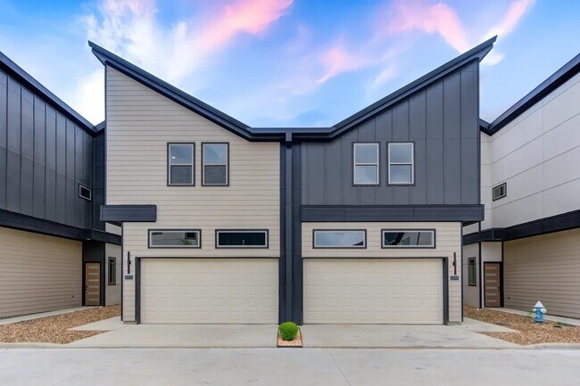 Building Photo - 13902 Bee Flower Ln