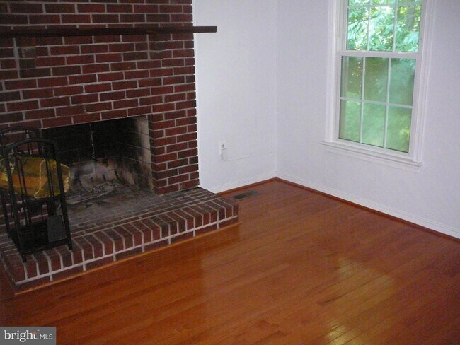 Building Photo - 231 Vine Pl