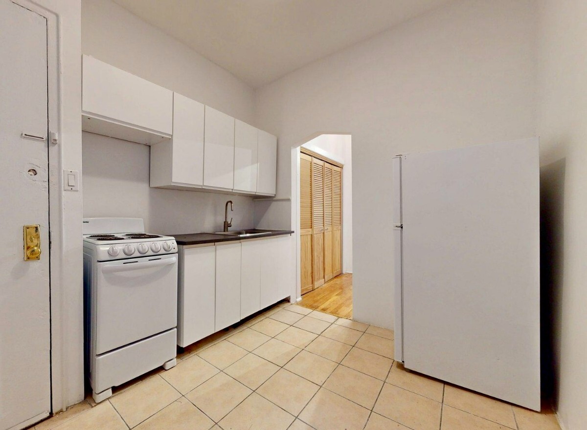 Building Photo - East 25th Street