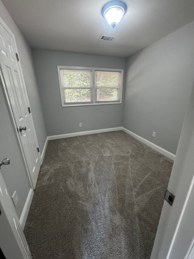 Building Photo - 1076 Corley Dr