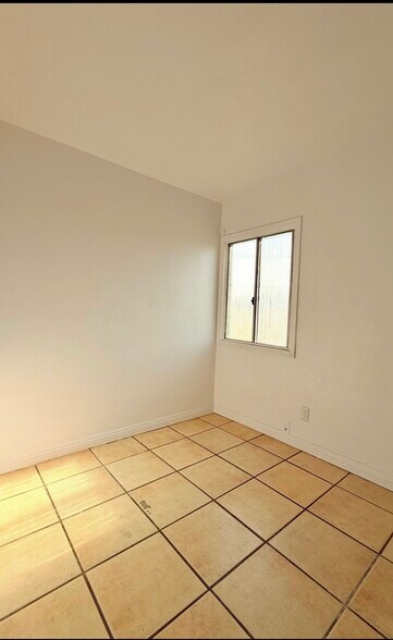 Building Photo - 124 1/4 W 95th St