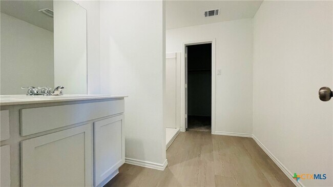 Building Photo - 1122 Campbellton Dr