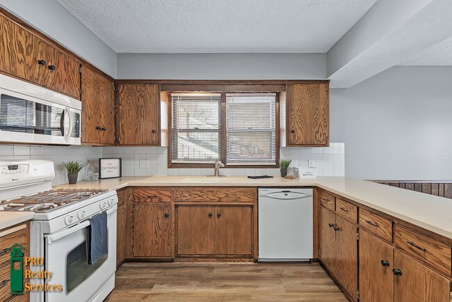 Building Photo - 4 Bedroom Home in Brooklyn Center