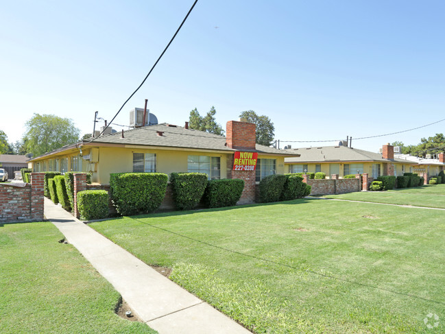 Primary Photo - College Apartments