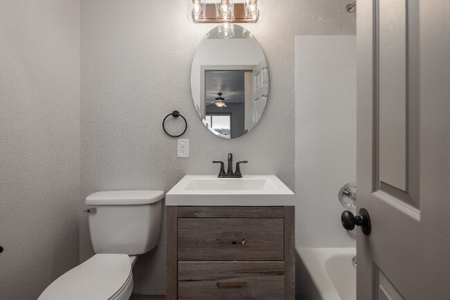 Building Photo - 530 S Lake St