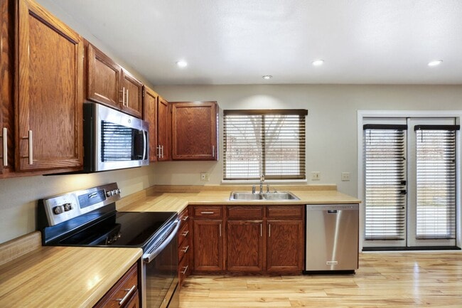 Building Photo - Beautiful Longmont Home with Modern Updates & Spacious Living. Available NOW!