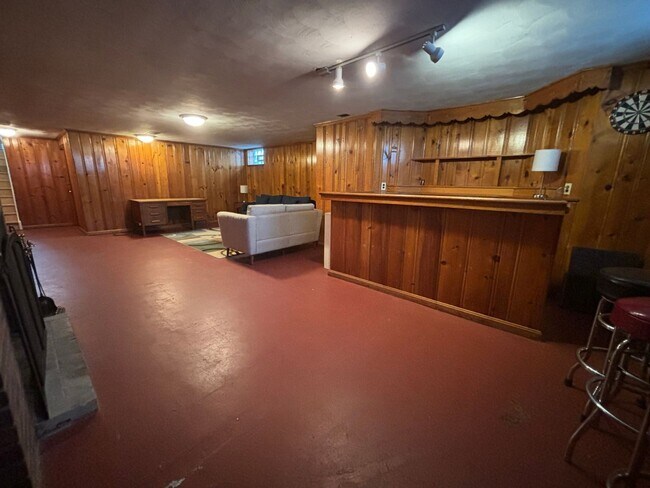 Building Photo - Spacious Home with Large Lot