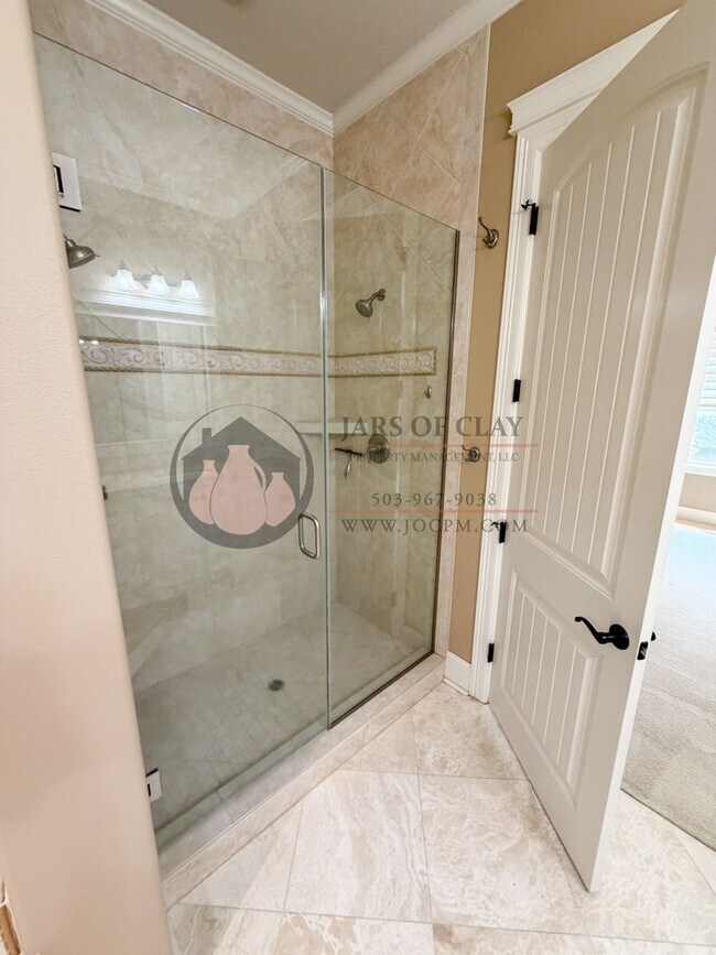 Building Photo - Luxurious Woodburn Residence | Main-Floor Primary Suite & Butler's Pantry
