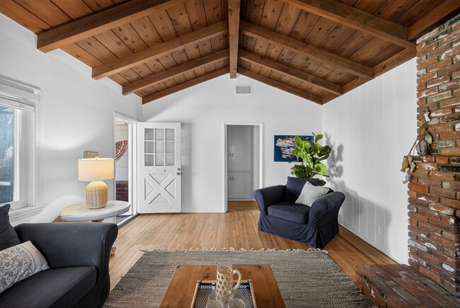 Building Photo - 237 Avenida Montalvo