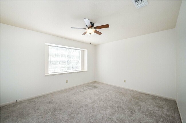 Building Photo - 2914 Silent Dr