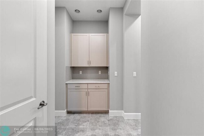 Building Photo - 5350 Liberty Ln