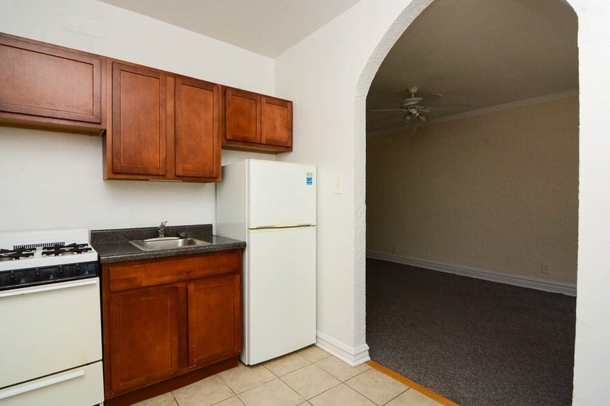 Building Photo - 4834 N Damen Ave