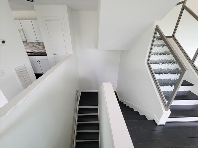 Building Photo - 2605 Calumet St