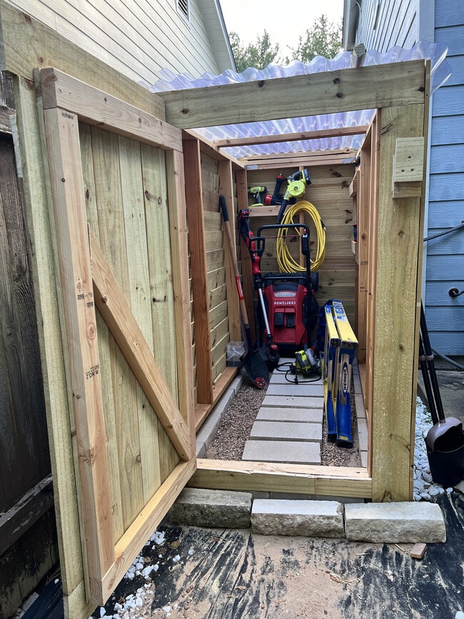 Building Photo - 7205 Alegre Pass