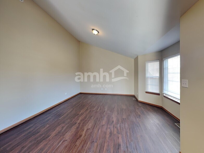 Building Photo - 26251 W Bayberry Ct