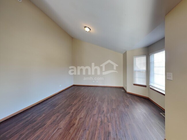 Building Photo - 26251 W Bayberry Ct