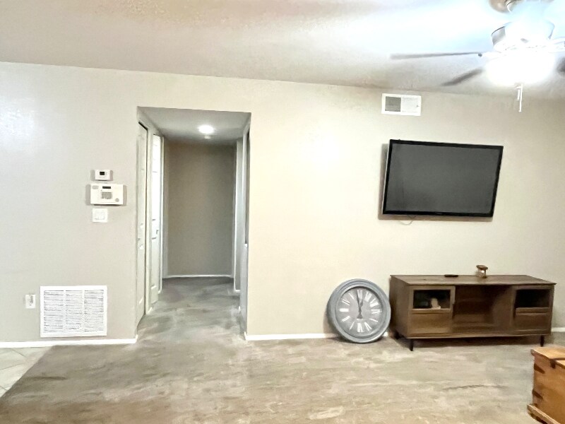 Building Photo - 1014 E Spence Ave