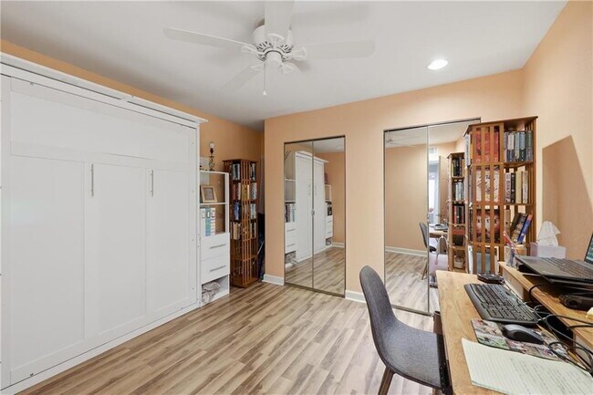 Building Photo - UPDATED 2BR/2BA WEST PLAZA CONDO