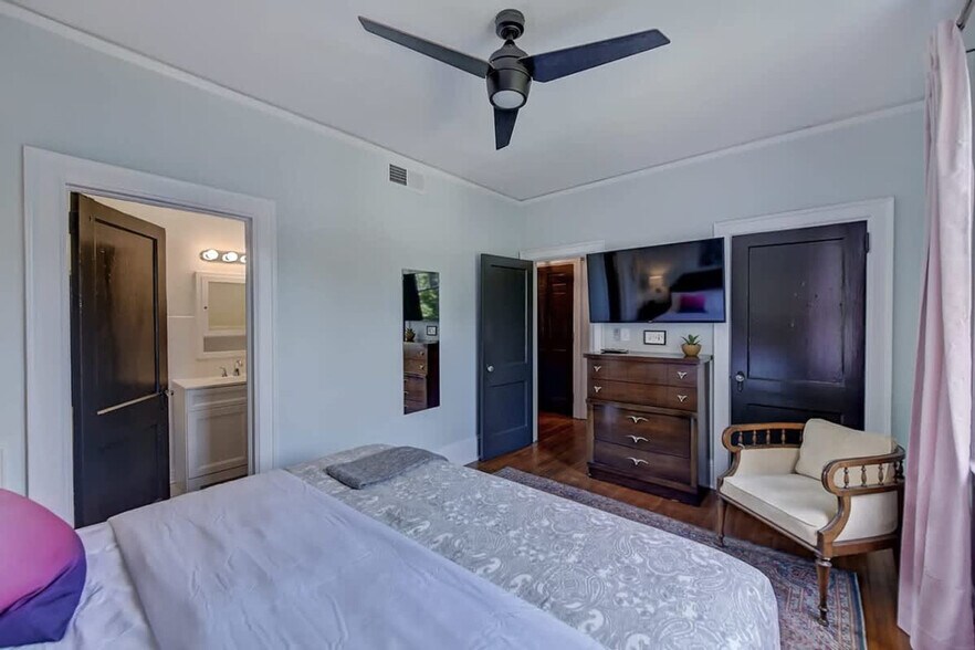 Building Photo - 518 Lamar Ave