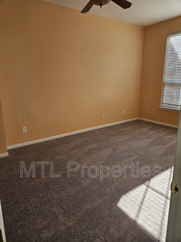 Building Photo - 849 Platinum Dr