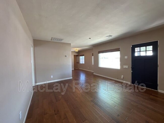 Building Photo - 1501 E Palm Ln