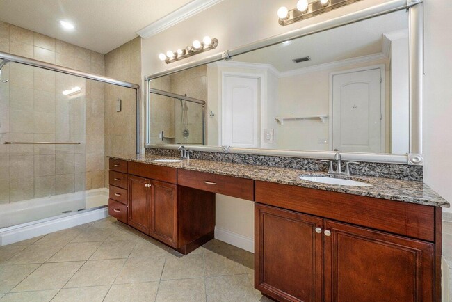 Building Photo - 8429 Cocoplum Sound Ln