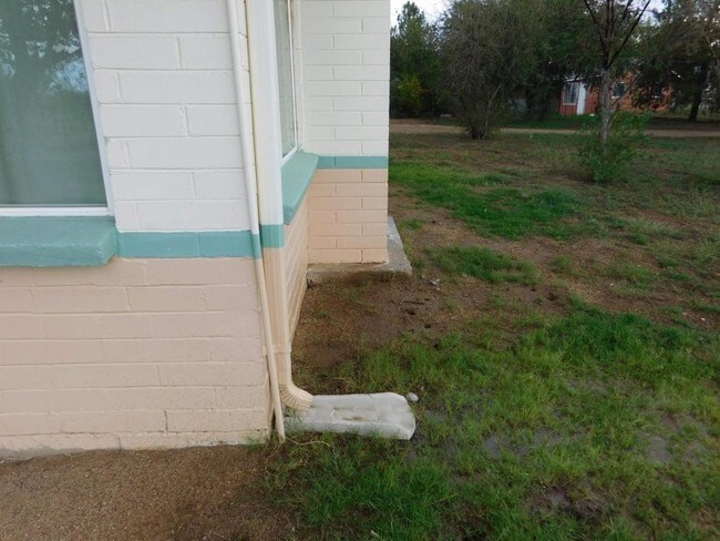 Building Photo - 154 E Papago Way