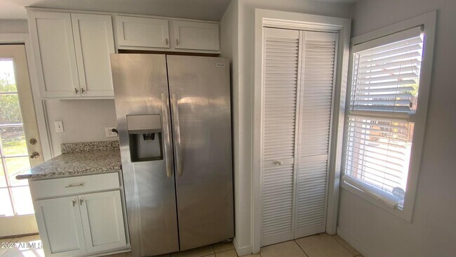 Building Photo - 1714 N 17th Ave