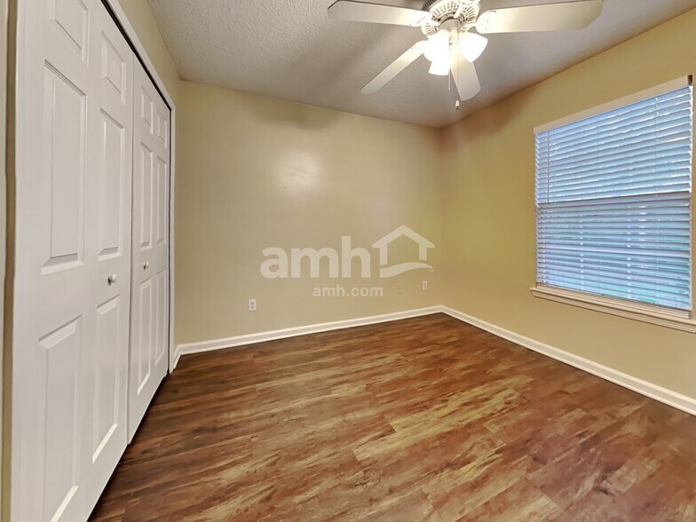 Building Photo - 7829 Invermere Blvd