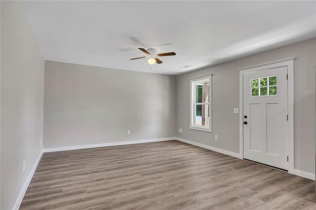 Building Photo - 411 Hardy Ave SW