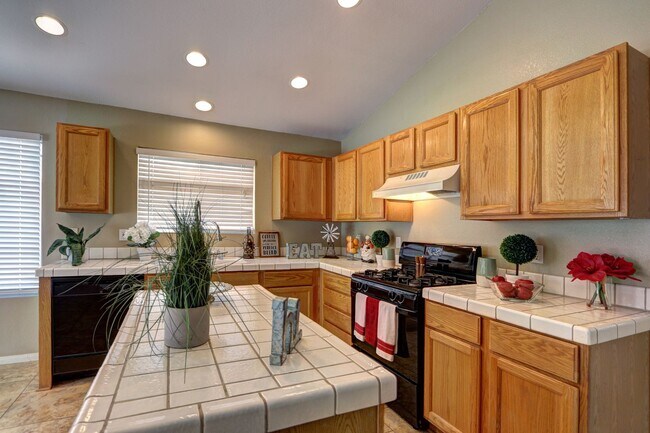 Building Photo - WONDERFUL HOME LOCATED IN DESIRABLE NORTH ...