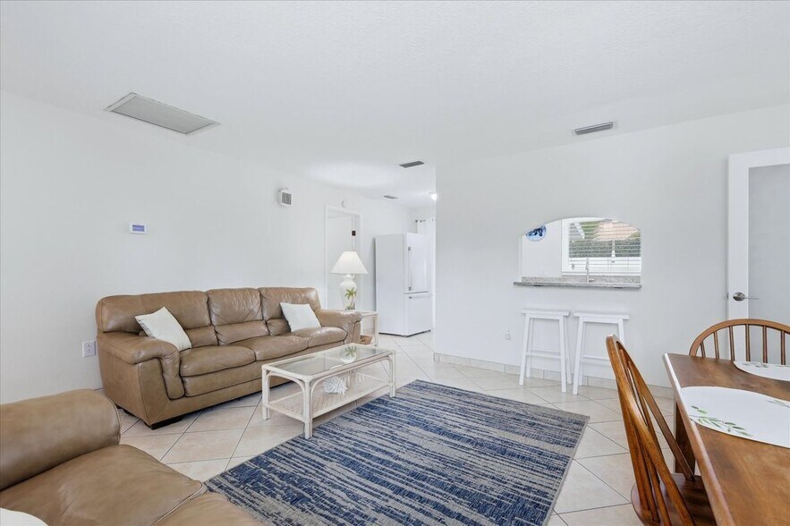 Building Photo - 6309 Flamingo Dr