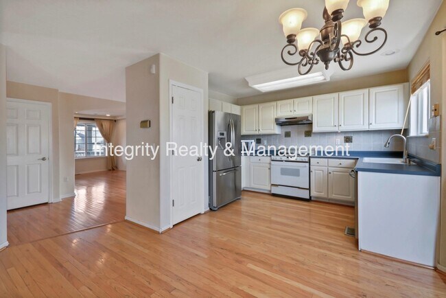 Building Photo - 4812 N Silverlace Dr