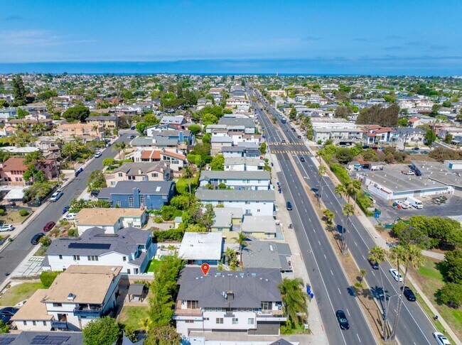 Building Photo - 1542 Manhattan Beach Blvd