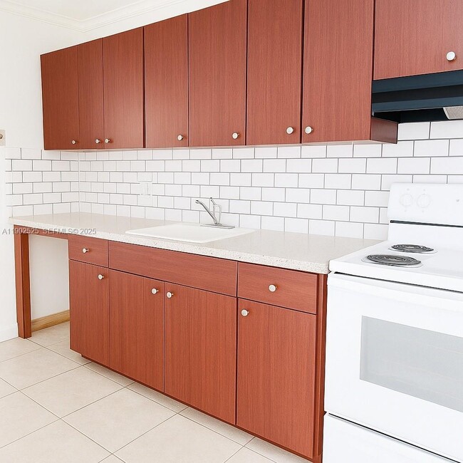 Building Photo - 2622 Sheridan St