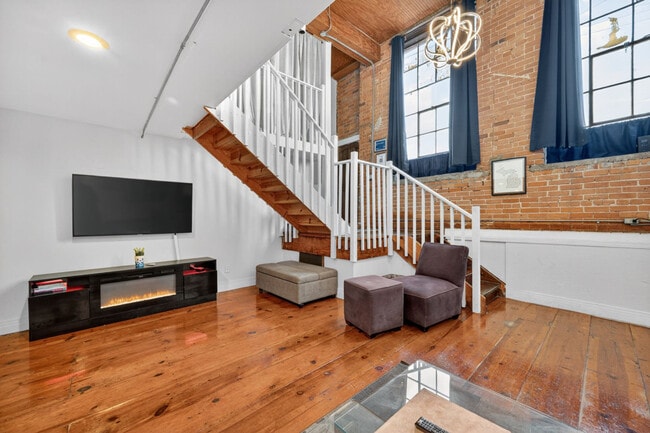 Building Photo - 226 Mt Elliott St