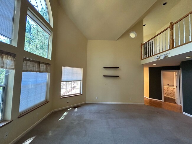 Building Photo - Beautiful, spacious home with almost a com...