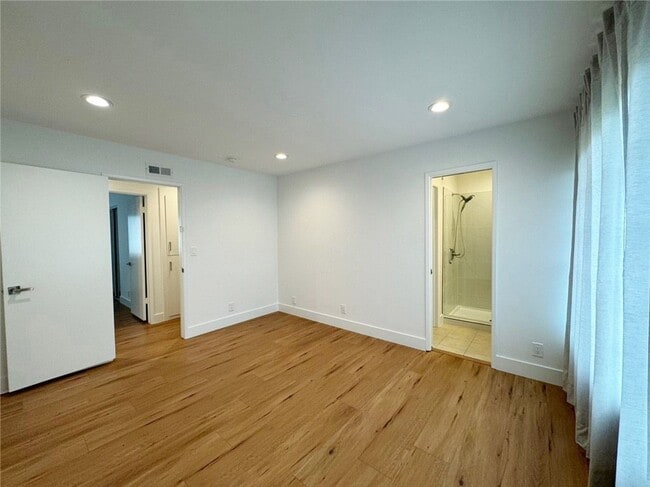 Building Photo - 8238 Henderson Green