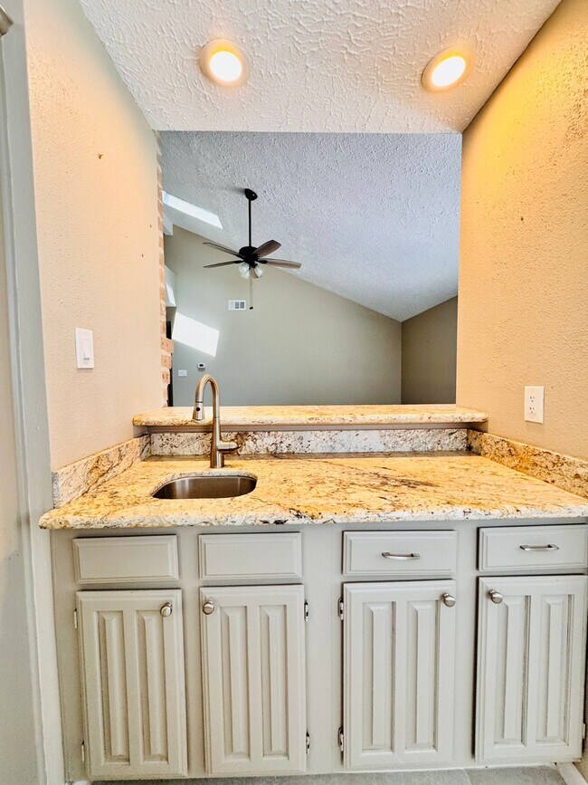 Building Photo - 2011 Echo Ridge