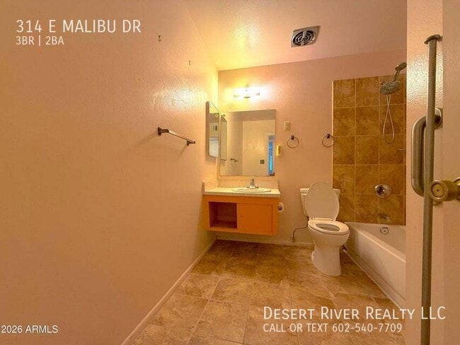 Building Photo - 314 E Malibu Dr