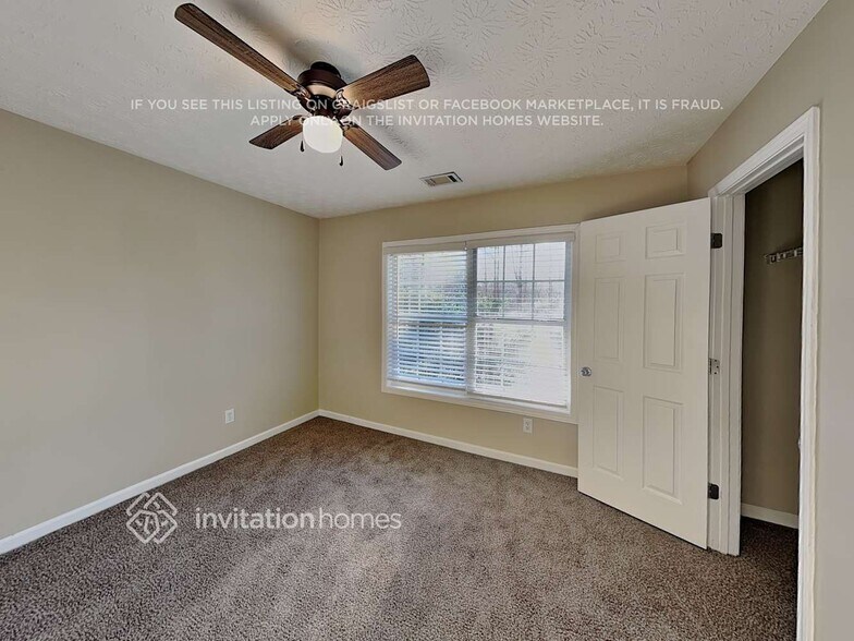 Building Photo - 690 Castlebrooke Dr SE