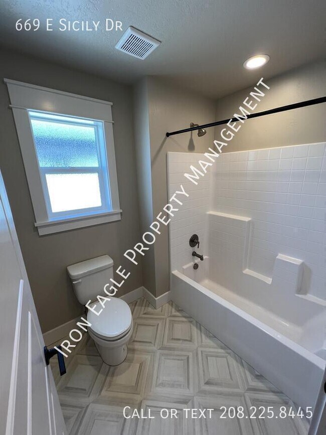 Building Photo - 669 E Sicily Dr