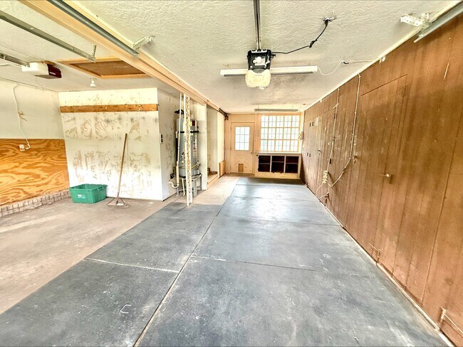 Building Photo - 1004 Brookside Dr