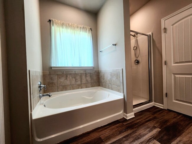 Building Photo - For Rent – 4 Bedroom, 2 Bathroom Home in W...