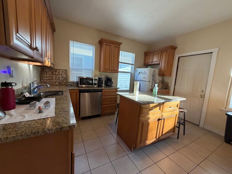 Building Photo - 8 Eldora St